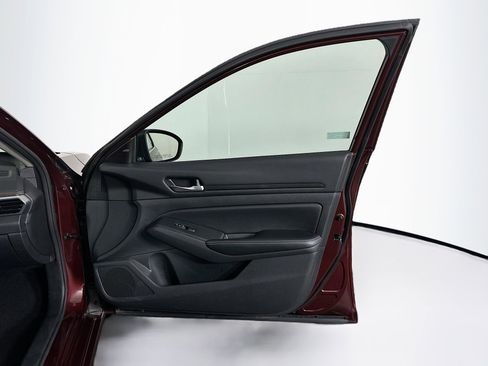 Used 2025 Nissan Altima 2.5 SV image 29