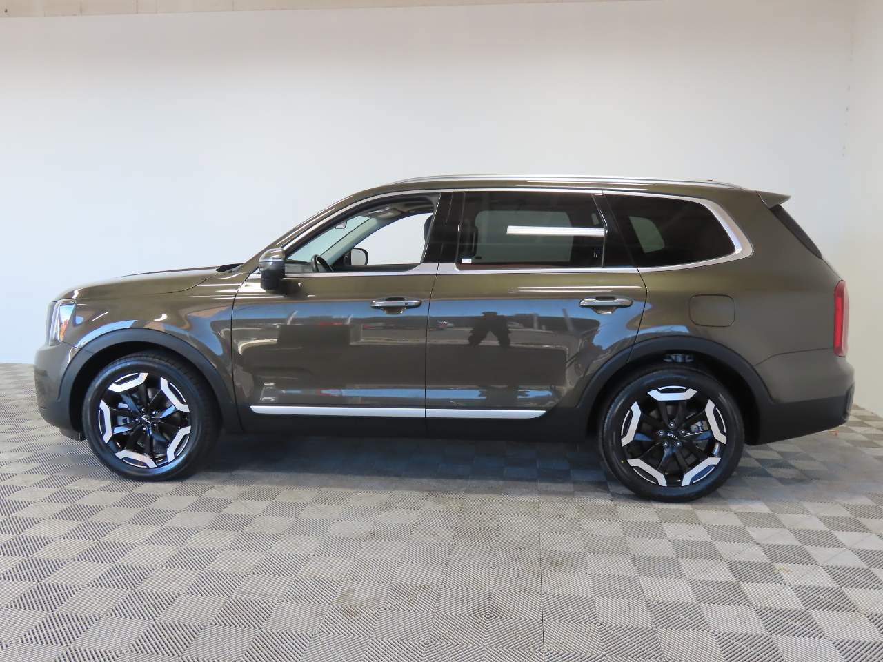 Used 2025 Kia Telluride S AWD/4WD image 5