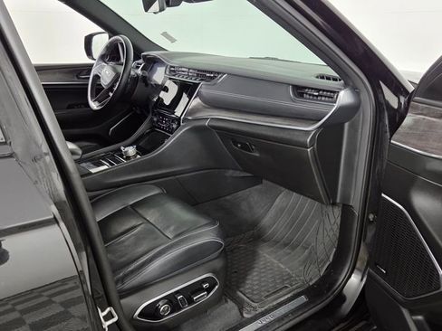 Used 2022 Jeep Grand Cherokee Overland w/ Luxury Tech Group IV image 37