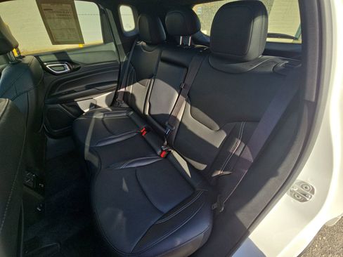 Used 2023 Jeep Compass High Altitude w/ Driver Assist Group I AWD/4WD image 15