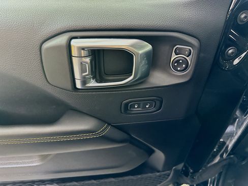 Used 2025 Jeep Wrangler Sahara w/ Safety Group image 15