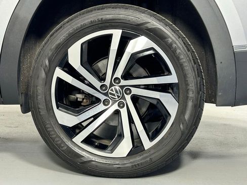 Used 2023 Volkswagen Atlas SEL AWD/4WD image 40