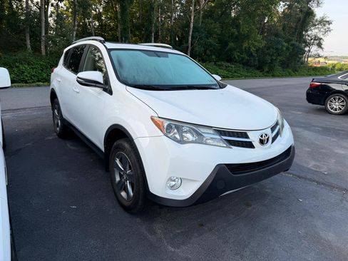 Used 2015 Toyota RAV4 XLE w/ Four Season Floor Mat Package AWD/4WD image 3