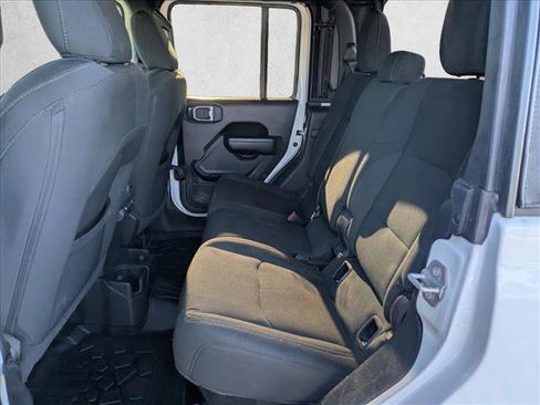 Used 2022 Jeep Gladiator Sport image 16