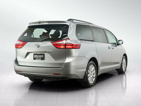 Used 2017 Toyota Sienna XLE w/ XLE Navigation Package AWD/4WD image 5