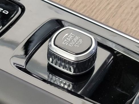 New 2026 Volvo XC60 B5 Plus w/ Protection Package Premier image 20