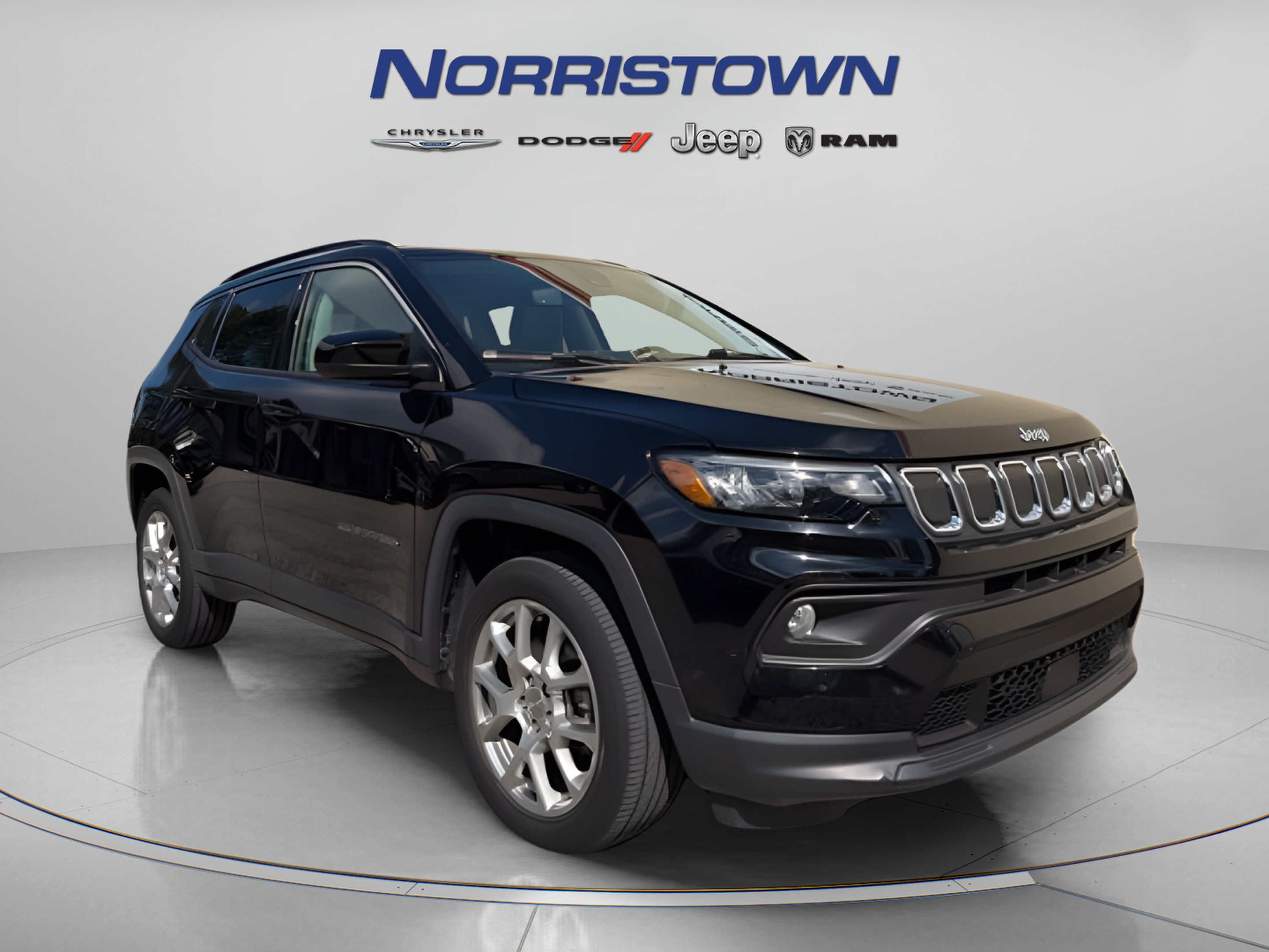 Used 2022 Jeep Compass Latitude AWD/4WD image 2
