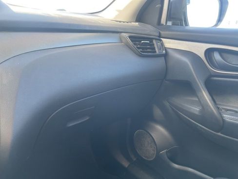 Used 2019 Nissan Rogue Sport S image 28