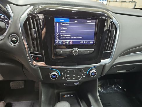 Used 2023 Chevrolet Traverse LT image 19
