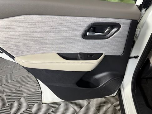 Used 2023 Nissan Rogue SV image 25