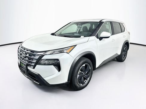 Used 2025 Nissan Rogue SV AWD/4WD image 3