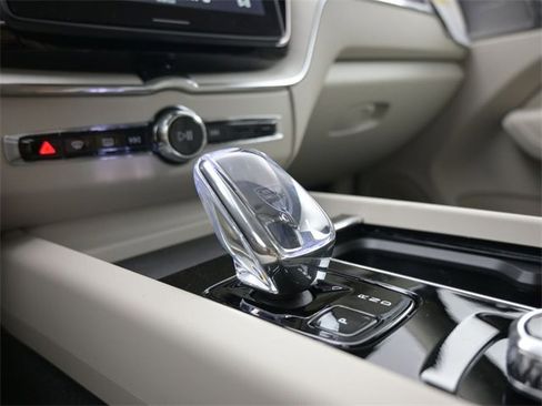 New 2026 Volvo XC60 B5 Ultra w/ Protection Package Premier image 12