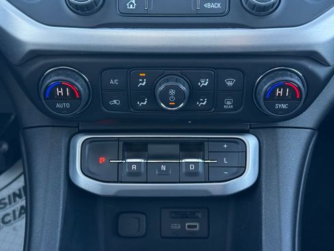 Used 2022 GMC Acadia SLT image 24