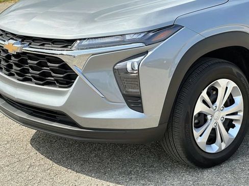 Certified 2024 Chevrolet Trax LS FWD image 9