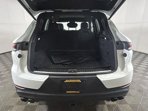 Used 2024 Porsche Cayenne AWD/4WD image 27