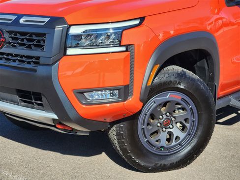 Used 2025 Nissan Frontier PRO-4X image 2