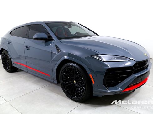 Used 2025 Lamborghini Urus SE AWD/4WD image 3