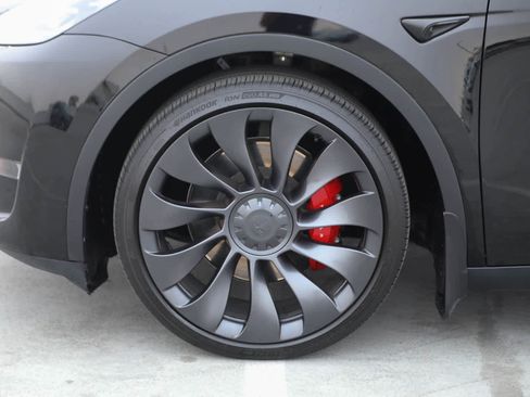 Used 2024 Tesla Model Y Performance AWD/4WD image 10