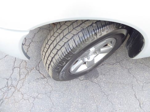 Used 2005 Nissan Titan SE RWD image 12