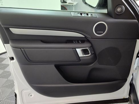 Certified 2025 Land Rover Discovery Dynamic SE image 20