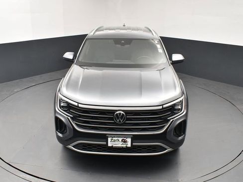 Used 2024 Volkswagen Atlas Cross Sport SE image 14