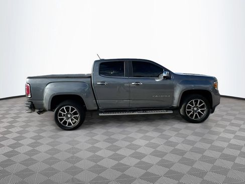 Used 2022 GMC Canyon Denali image 4