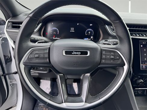 Used 2022 Jeep Grand Cherokee L Altitude image 13