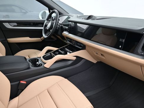 Certified 2026 Porsche Cayenne Coupe AWD/4WD image 14