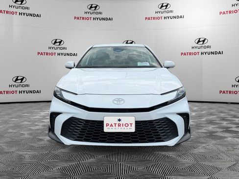 Used 2025 Toyota Camry SE FWD image 8