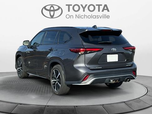 Used 2021 Toyota Highlander XSE image 4