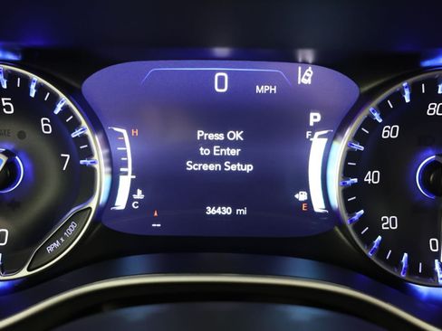 Used 2025 Chrysler Pacifica Select FWD image 12