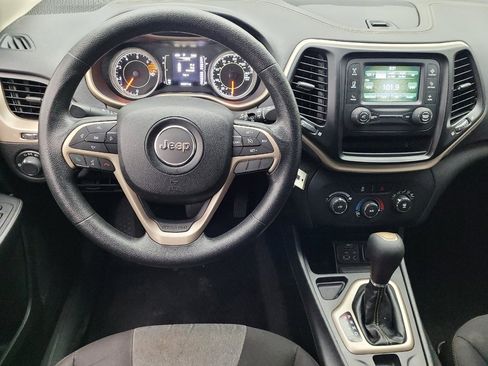 Used 2017 Jeep Cherokee Sport image 22