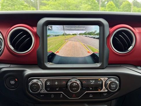 Used 2023 Jeep Gladiator Rubicon w/ Cold Weather Group AWD/4WD image 20