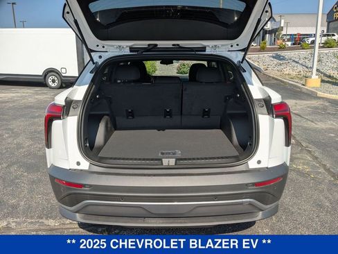 New 2025 Chevrolet Blazer EV LT AWD/4WD image 28