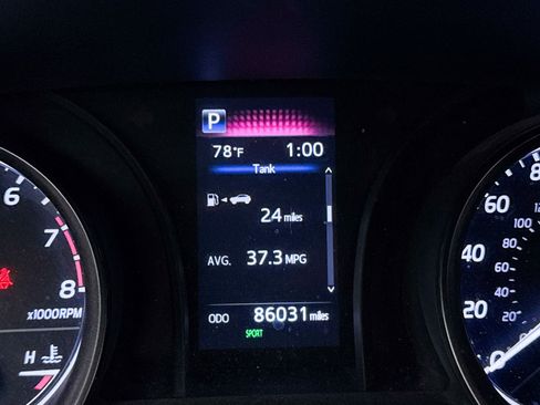 Used 2022 Toyota Camry SE FWD image 6