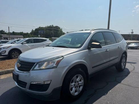 Used 2017 Chevrolet Traverse LS FWD image 3