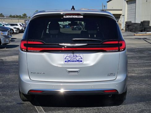 New 2026 Chrysler Pacifica Select image 5