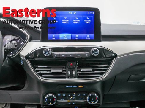 Used 2022 Ford Escape SE image 12