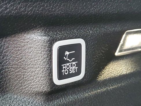 Used 2024 Jeep Grand Cherokee L Laredo image 35