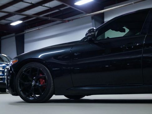 Used 2020 Alfa Romeo Giulia w/ Nero Edizione image 17