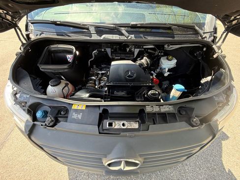 Used 2024 Mercedes-Benz Sprinter 2500 image 35