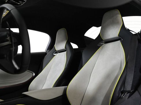 Used 2024 McLaren Artura image 16