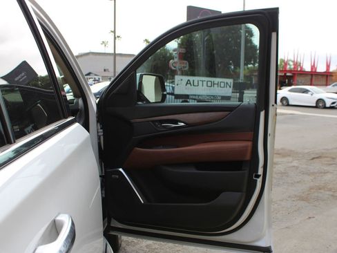 Used 2019 Cadillac Escalade Luxury image 22