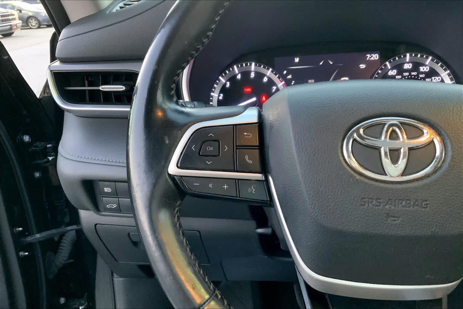 Used 2022 Toyota Highlander XLE FWD image 21