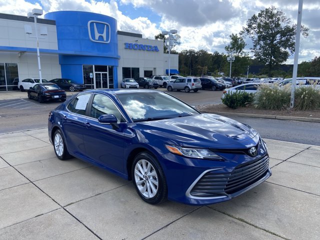 Used 2024 Toyota Camry LE FWD image 2