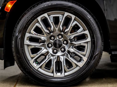 Used 2024 GMC Yukon Denali Ultimate AWD/4WD image 36