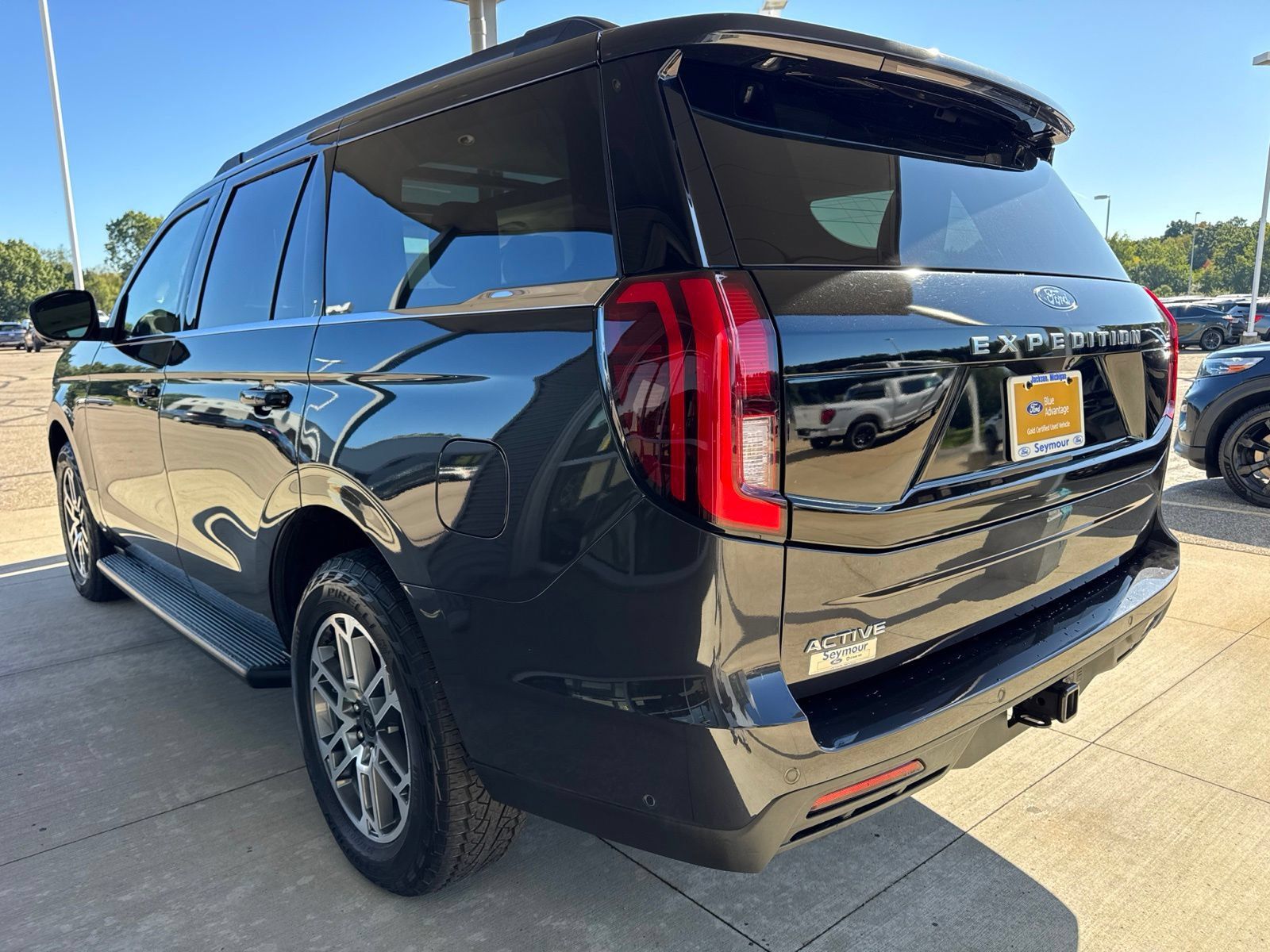 Used 2025 Ford Expedition Active AWD/4WD image 5