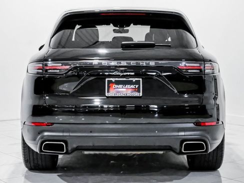 Used 2023 Porsche Cayenne image 9