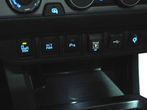Used 2021 Toyota Tacoma TRD Sport w/ TRD Premium Sport Package AWD/4WD image 20