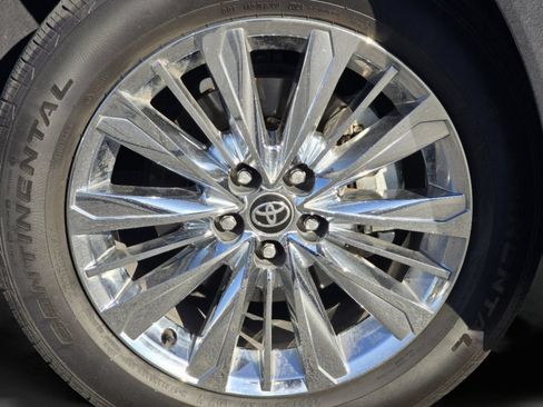 Used 2024 Toyota Grand Highlander AWD image 25